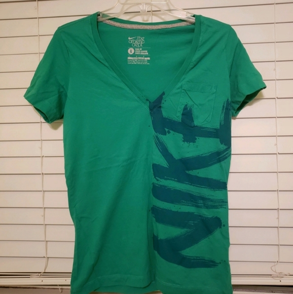 Nike Top! - Picture 1 of 3